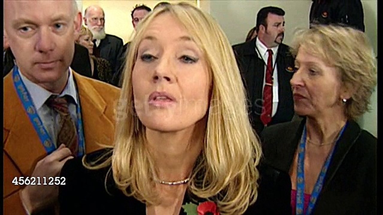 J.K. Rowling at the Premiere of Harry Potter and the Philosopher's Stone - 04/11/2001