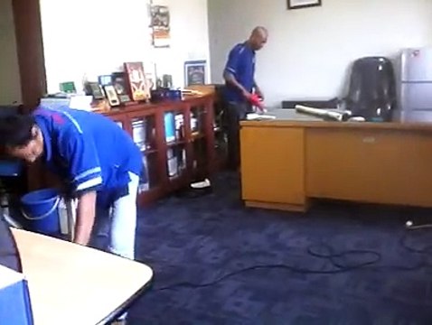 Jasa cuci karpet kantor