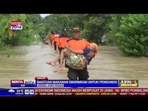Tim SAR Evakuasi Warga Korban Banjir di Brebes