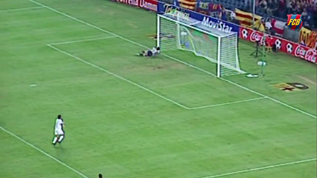 Ronaldinho first goal for Barcelona was AMAZING