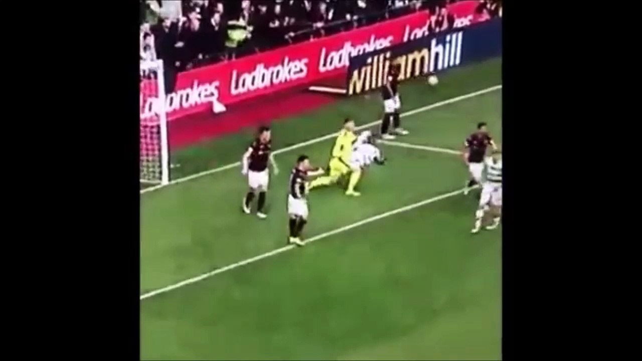 Moussa Dembele Comical Dive vs Hearts!