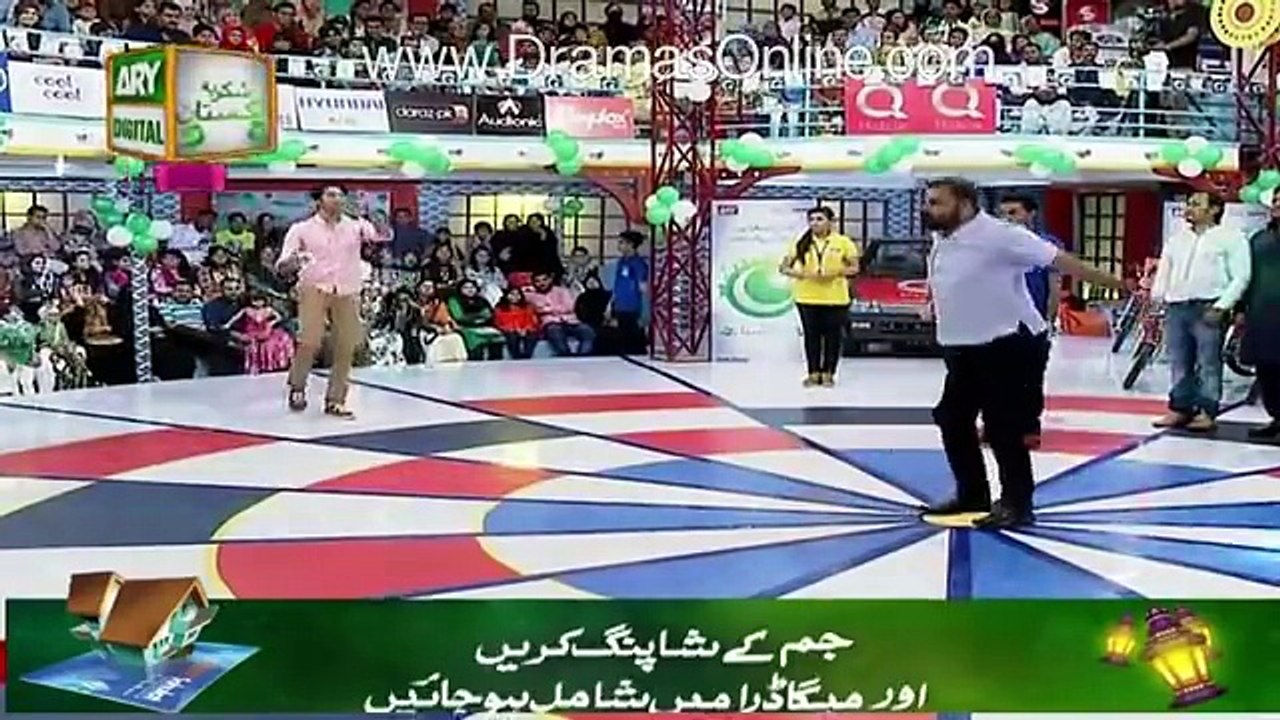Man’s Pant Got Off in Fahad Mustafa’s Live Show While Doing Sit Stand