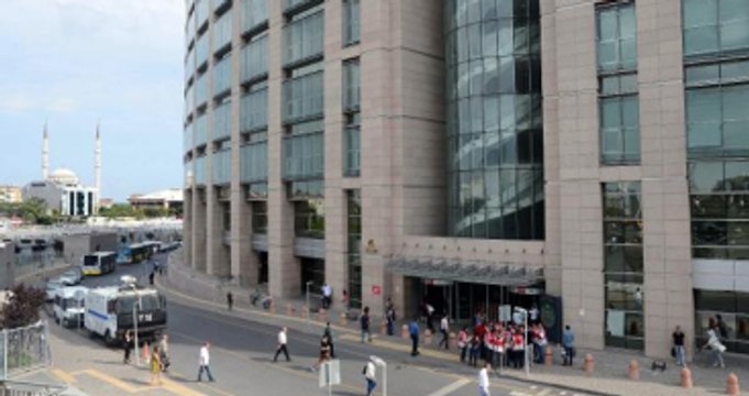 İstanbul'daki 3 Adliyeye Dev FETÖ Operasyonu! Giriş-Çıkışlar Kapatıldı