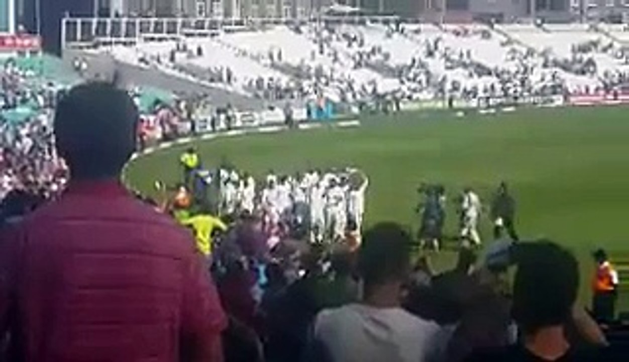 کل میچ جیتنے کے بعد اسٹیڈیم میں بیٹھے شائقین کیسے پاکستان زندہ باد کے نعرے لگاتے رہے،موبائل سے بنی ویڈیو