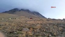 Aksaray 20 Metre Yükseklikten Düşen Dağcı, Dağda Mahsur Kaldı