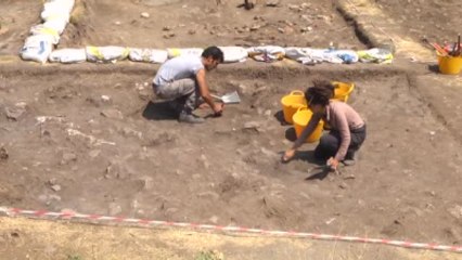 Anadolu'nun En Eski Atölyesinde Mermer Bilezik Üretmişler