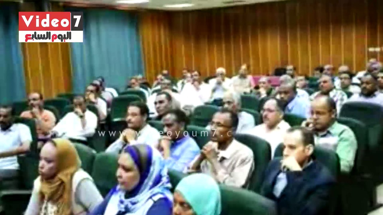 محافظ أسوان يفتتح دورة تدريبية لقيادات المحافظة الجدد