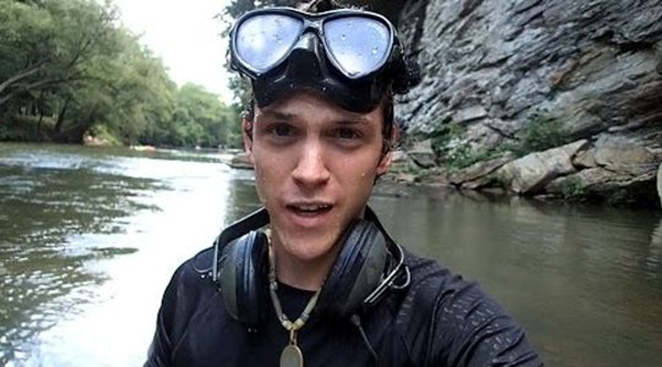 Avec son détecteur de métaux il trouve des objets étonnants dans la rivière  ! - Vidéo Dailymotion