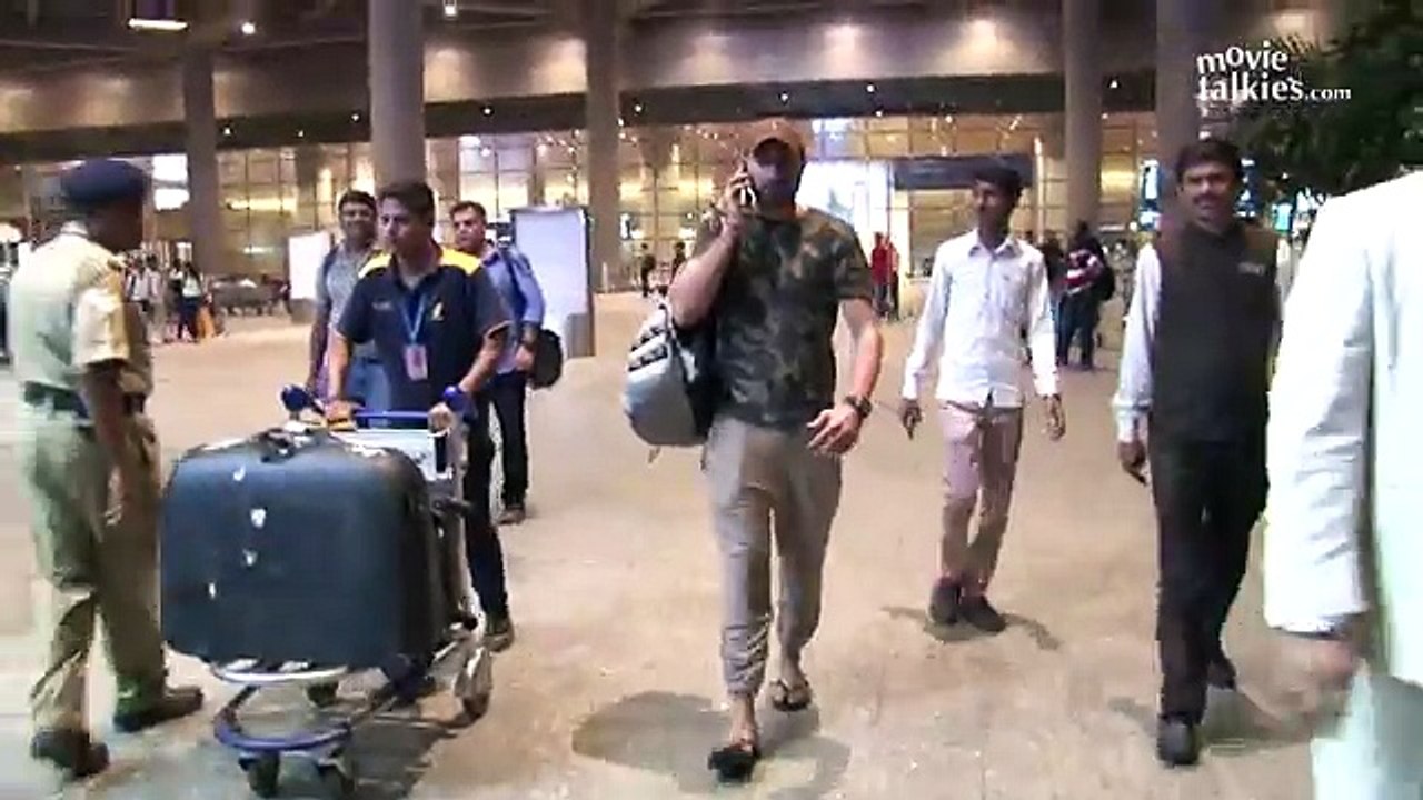 Harbhajan Singh Spotted At Mumbai Airport 2016