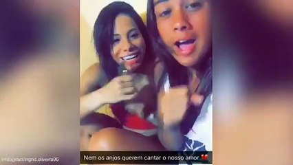 Giovanna Pedroso and Ingrid Oliveira sing