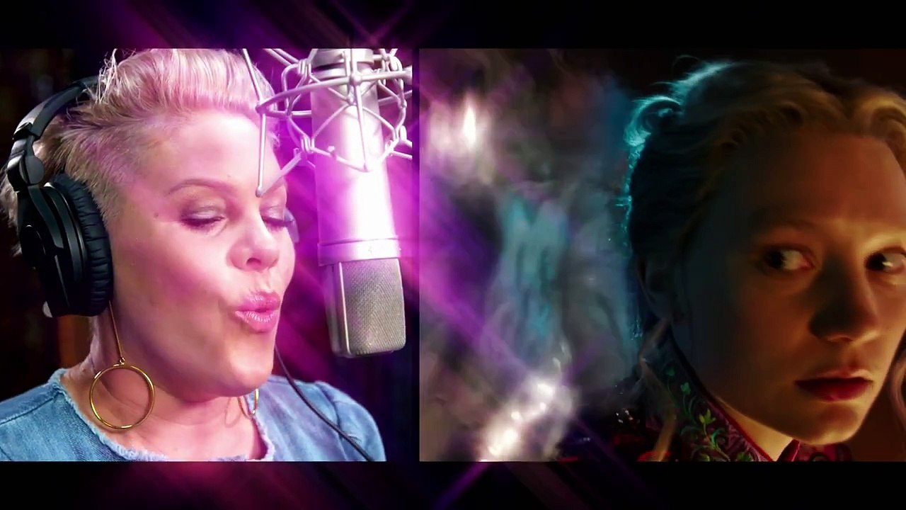 Alice de l'autre Côté du Miroir - Featurette Pink VOST