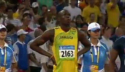 Video herunterladen: Usain Bolt Breaks 100m World Record In 9.69 Seconds - Beijing 2008 Olympics(240)