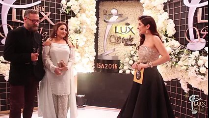 BEAUTIFUL AISHA UMER IN BEAUTIFUL DRESS