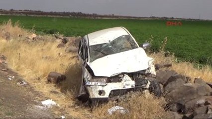 Video herunterladen: Ş Urfa Siverek?te Hafif Ticari Araç Devrildi 4 Yaralı