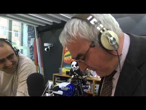 Il karaoke di Mangoni: Rihanna, Kanye West e Paul McCartney - FourFiveSeconds