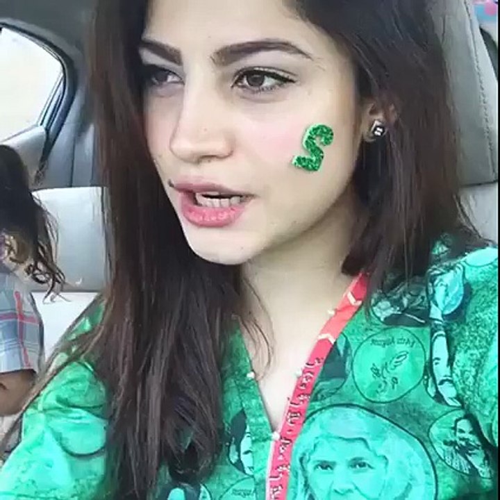 Beautiful Neelam Muneer Live on Facebook with her Niece and Nephew on Independence Day