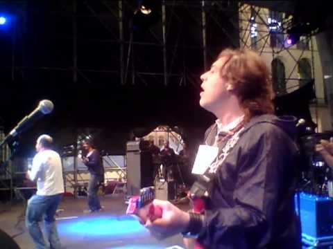 EelST live a Milano, Piazza Duomo per Pisapia sindaco - Cassonetto