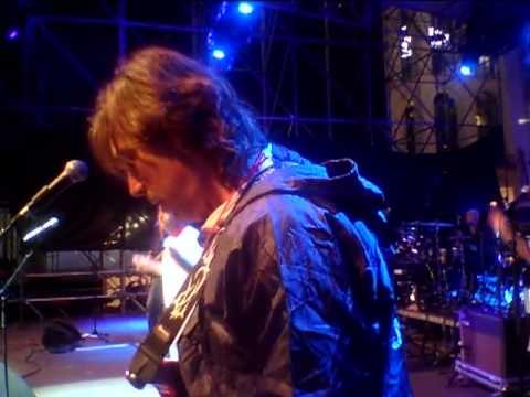 EelST live a Milano, Piazza Duomo per Pisapia sindaco - Bunga Bunga