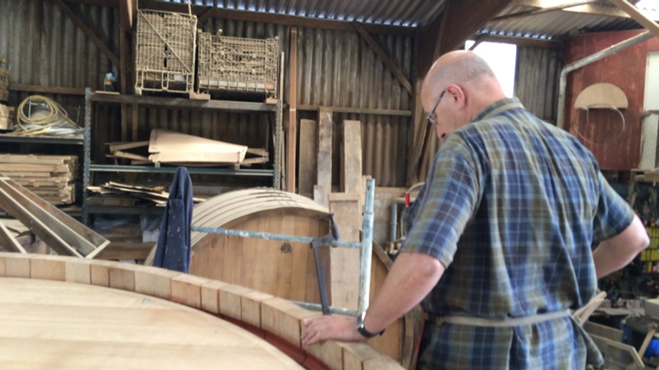 Tonnellerie du Pays d'Auge : Valery Desfrièches spécialiste des grands fûts