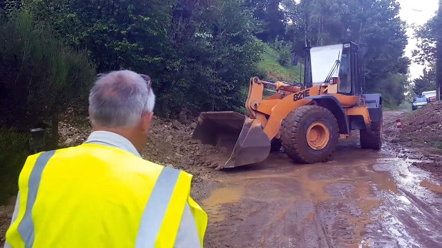 Intempéries en Ariège : une route coupée par une coulée de boue