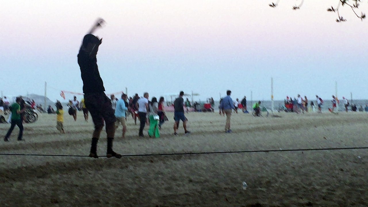 Jo Rio: Les jeunes s'amusent sur la plage 4/6