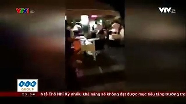 45 người đã bị thương tại 1 khu nghỉ dưỡng thành phố Nice của Pháp do pháo nổ bất ngờ. Vụ nổ cũng đã khiến tình hình trở nên hỗn loạn khi nhiều người dân tưởng nhầm là tấn công khủng bố.