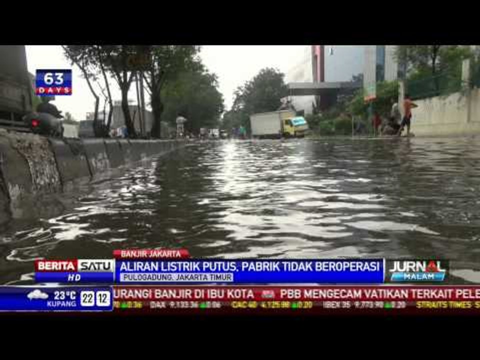 Banjir di Pulogadung Memutuskan Aliran Listrik