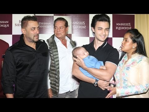 Salman Khan Entire Family At Baba Siddiqui Iftar Party 2016 | Salim Khan, Arpita,Helen