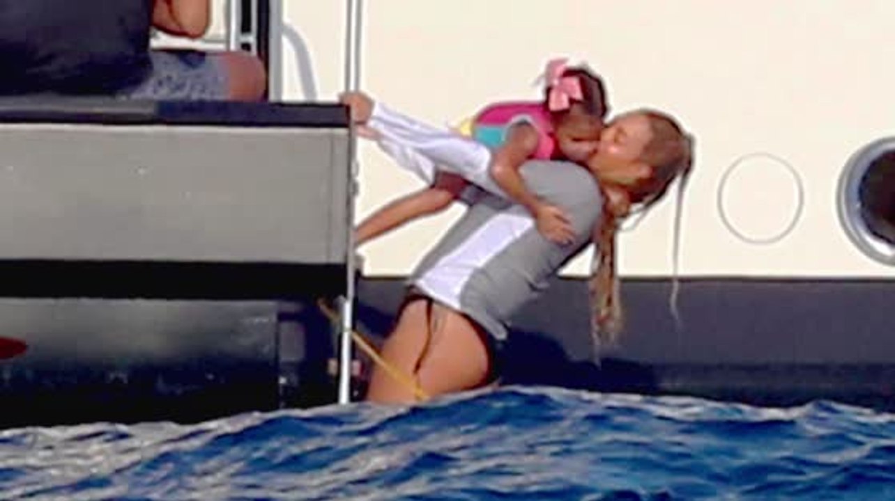 Beyoncé entspannt auf einer Jacht in Italien