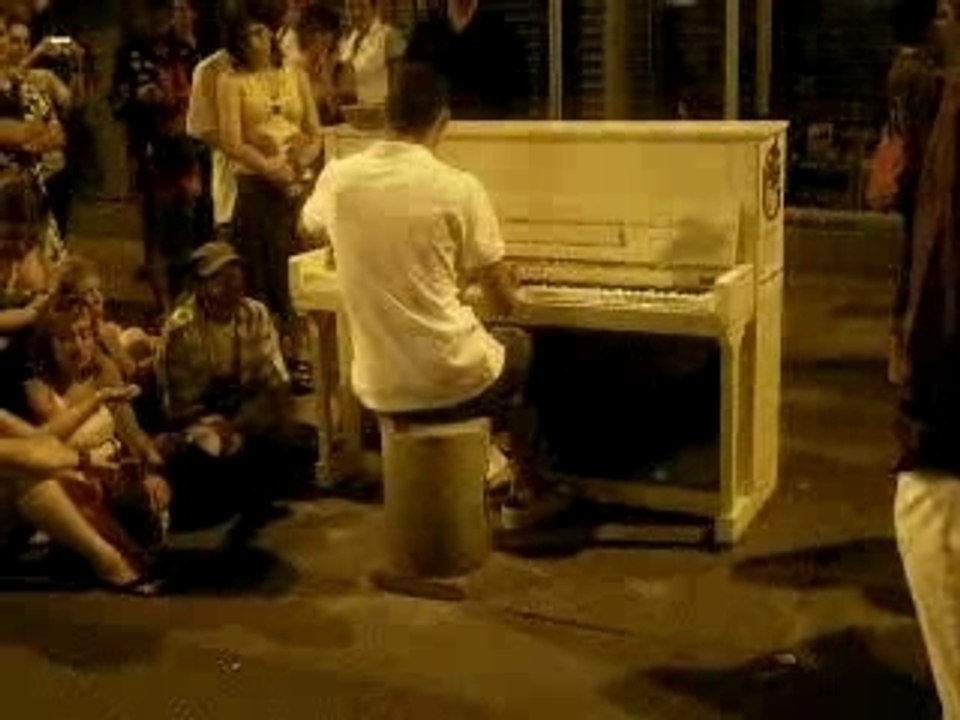 Piano dans la Rue