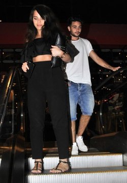 Rüzgar Erkoçlar, Esmer Güzelle Gece Gezmelerinde