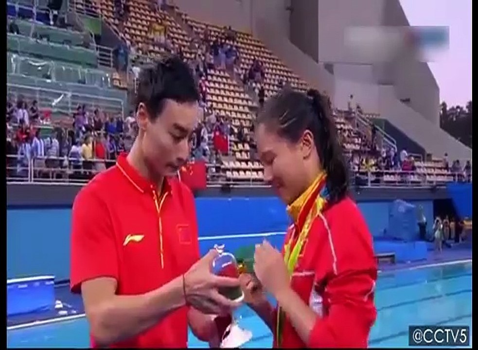 Rio 2016: Chinese diver He Zi wins silver and is proposed to by boyfriend during medal ceremony