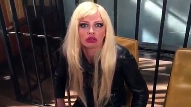 Неадекватная блондинка в полиции )) Подготовьтесь чтобы не лопнуть от смеха