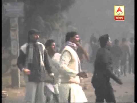 protesters pelting stone at Dhoniakhali police station, police chased them