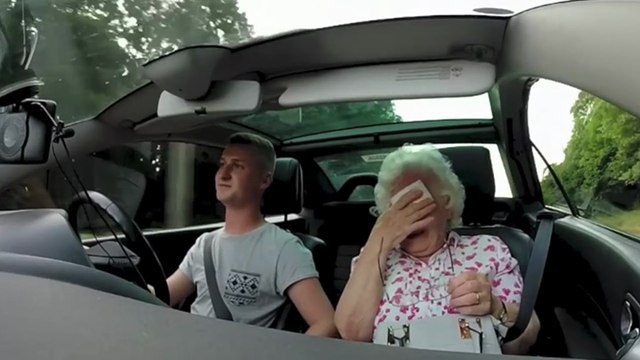 Il réserve une surprise à sa grand-mère pour son anniversaire