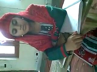 Cute Muslim Girl Reciting Beautiful Message for all Muslim must watch