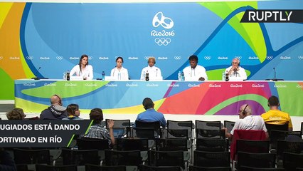 El equipo olímpico de refugiados da lecciones de deportividad