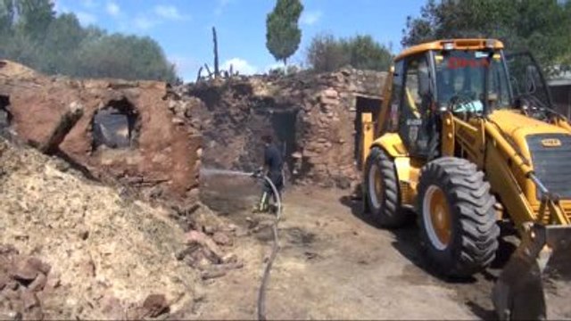 Sivas Ahır Yangınında 29 Büyükbaş Hayvan Telef Oldu