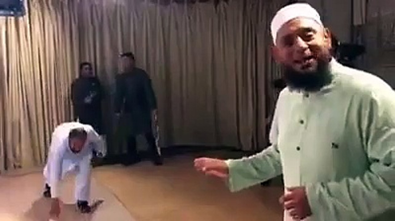 Waseem Akram, Saqlain Mushtaq & Rashid Latif Playing Cricket In Studio