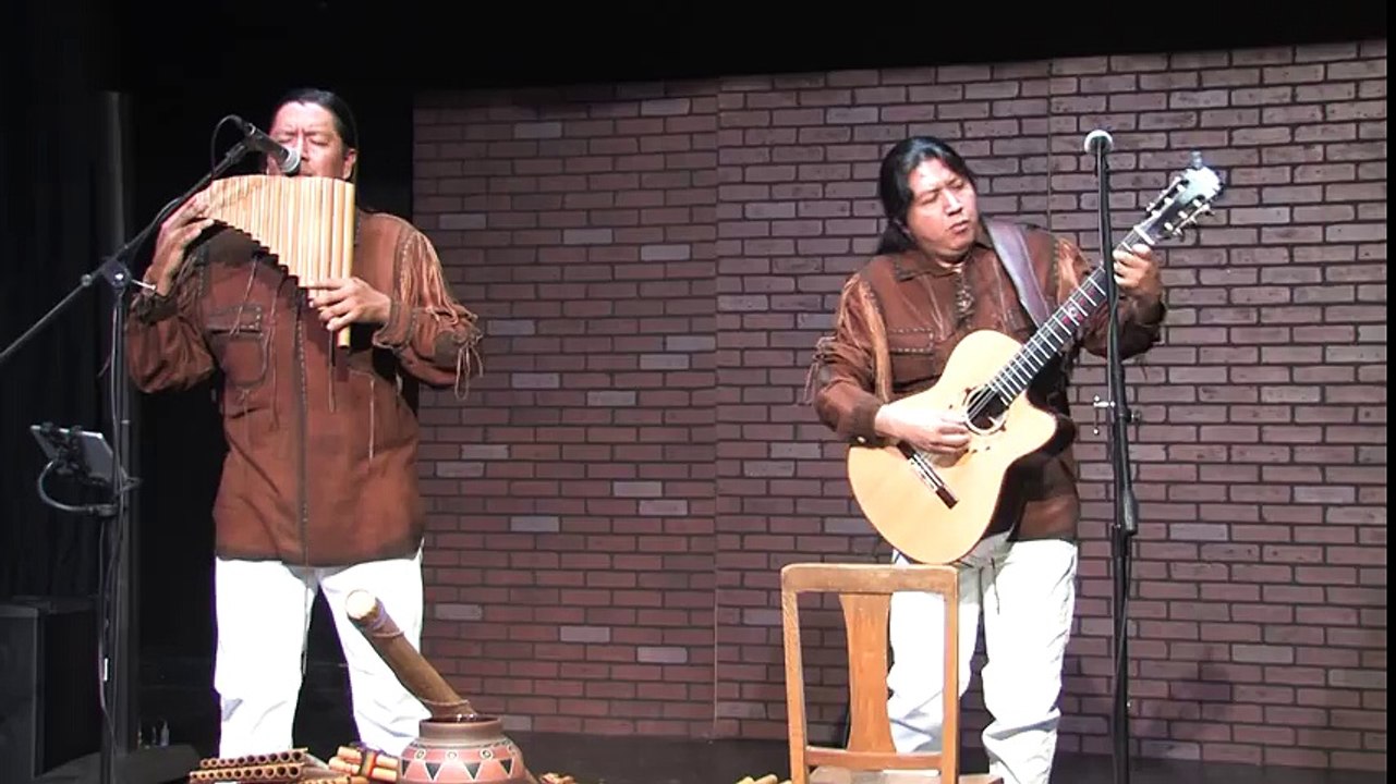 Leur magnifique reprise de cette chanson célèbre avec des instruments de musique amérindiens vont vous donner des frisso