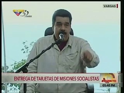 Maduro con tono de burla le ofreció a los venezolanos gallinas ponedoras
