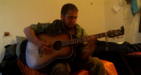 Звичайний день в АТО. Хлопці відпочивають