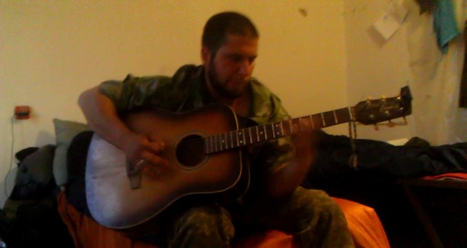 Звичайний день в АТО. Хлопці відпочивають