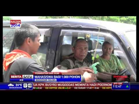 Peringati Hari Bumi, Mahasiswa Makassar Bagikan Bibit Pohon
