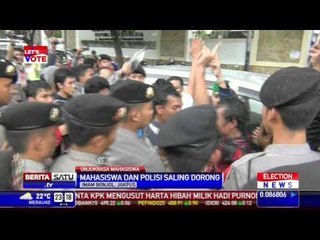Demo KPU, Massa Mahasiswa dan Polisi Saling Dorong