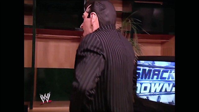 Stephanie McMahon & Eric Bischoff Kiss SmackDown 10.31.2002 (HD)