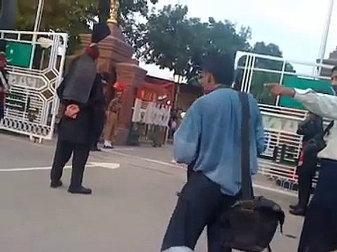 Indian Soldier embarrassed by Pakistan Rangers at latest wagah border flag cerem