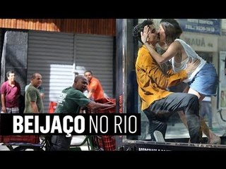 Marca carioca promove "beijaço" pelas ruas do Rio