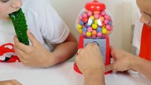 Machine à Bonbons Magique & Langues Géantes - Blague Gumball Machine Prank