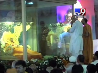 BJP leader I.K.Jadeja pays homage to Pramukh Swami Maharaj - Tv9 Gujarati